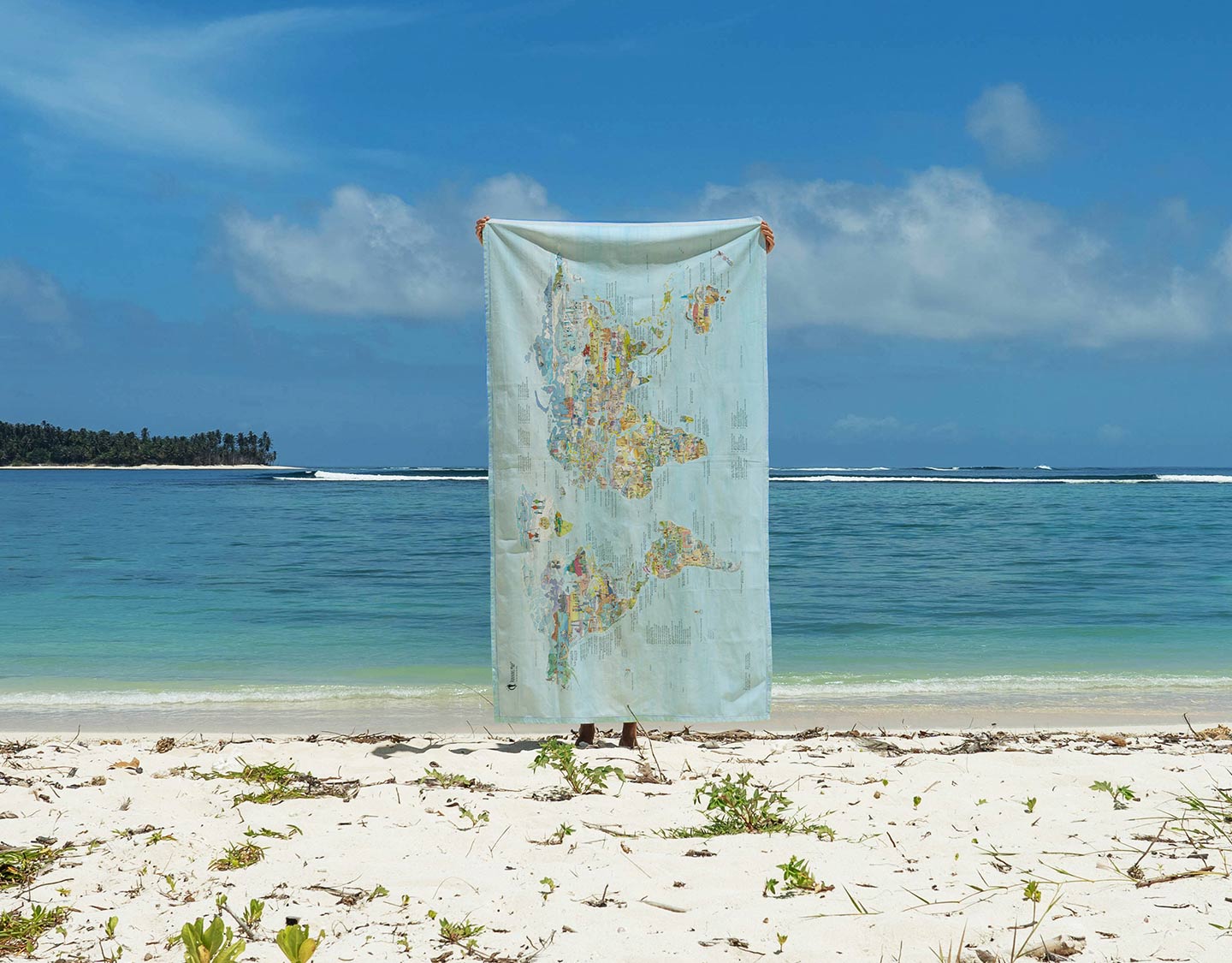 Awesome Maps - Running Map Towel [170 X 90cm]